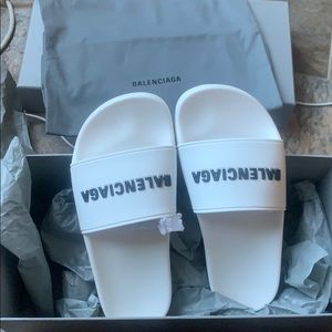 Comfy balenciaga slides